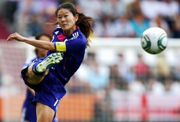 VIDEO: Pha đánh gót thành bàn vô cùng tinh tế của sao nữ Nhật Bản