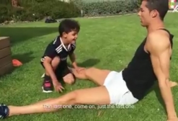 VIDEO: CR7 hướng dẫn con trai tập cơ bụng vô cùng đáng yêu
