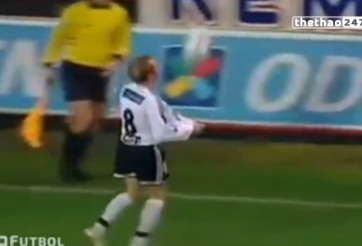 VIDEO: Skill đỡ bóng không phải ai cũng dám làm