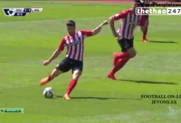 VIDEO: Tình huống cướp bóng từ giữa sân rồi ghi bàn đẹp mắt của Shane Long