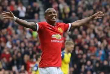 VIDEO: Ashley Young thi đấu như lên đồng trước Arsenal