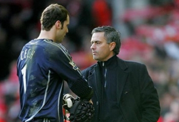 HLV Mourinho tiết lộ bến đỗ mới của Petr Cech