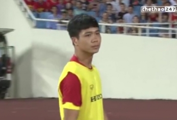 VIDEO: Công Phượng buồn bã vì không được vào sân trận Việt Nam - Triều Tiên
