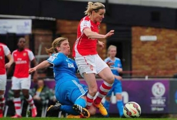 VIDEO: Pha xoạc bóng nguy hiểm của nữ cầu thủ Anh