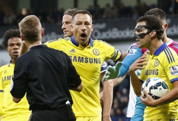 Fabregas lỡ hai trận đầu mùa tới của Chelsea