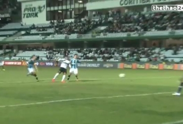 VIDEO: Thủ môn cản phá xuất thần và cái kết bất ngờ