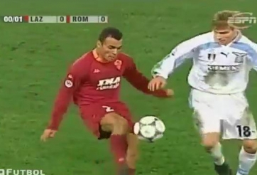 VIDEO: Pha bóng Cafu biến Pavel Nedved thành gã hề