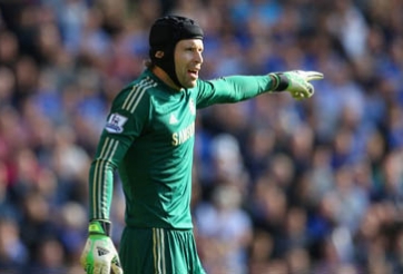 Arsenal đứng trước nguy cơ mất Cech vào tay Man Utd