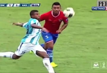 VIDEO: Pha ghi bàn nhờ cú sút thần sầu từ khoảng cách 40m