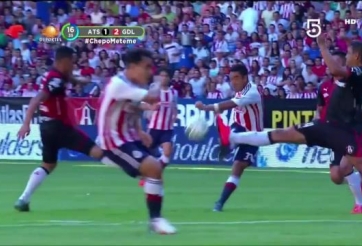 VIDEO: Cú hattrick đặc biệt với 3 siêu phẩm của sao Mexico