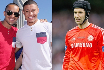 Arsenal mất Walcott hoặc Chamberlain nếu muốn có Cech