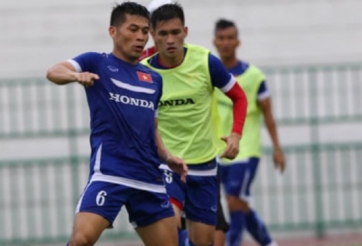 VIDEO: Buổi tập đầu tiên của ĐT Việt Nam trên đất Thái