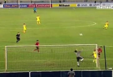 VIDEO: Pha bắt bóng nghiệp dư siêu hài của thủ thành Myanmar tại AFC Cup