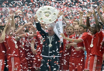 VIDEO: Lễ đăng quang Bundesliga 2014/2015 của Bayern Munich