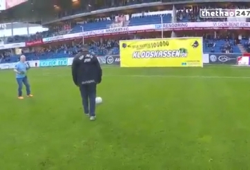 VIDEO: CĐV kiếm 300 triệu nhờ 1 cú sút bóng