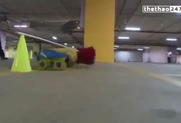VIDEO: Cậu bé 6 tuổi trượt patin qua gầm 39 chiếc xe ô tô
