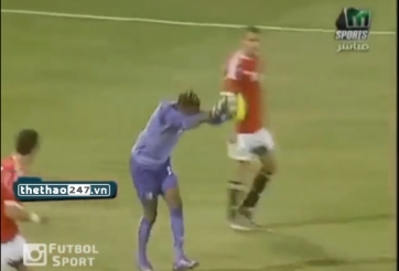 VIDEO: Skill phát động tấn công siêu dị của thủ môn