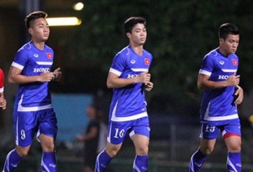 VIDEO: Buổi tập đầu tiên của U23 Việt Nam trên đất Singapore