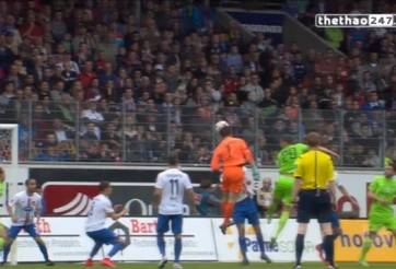VIDEO: Lên tham gia tấn công thủ môn ghi bàn bằng đầu như tiền đạo