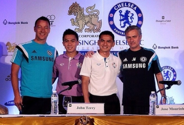 HLV Mourinho và Chelsea đã có mặt ở Thái Lan