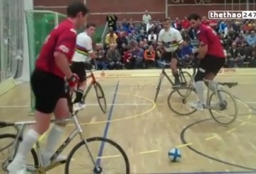 VIDEO: Đẳng cấp đá bóng bằng xe đạp