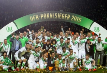 VIDEO: Wolfsburg ăn mừng chức vô địch Cúp Quốc gia Đức 2014/15