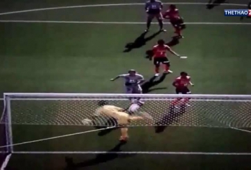 VIDEO: Thủ môn Nhật cứu thua kinh điển theo phong cách Ibrahimovic