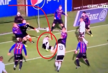 VIDEO: Cầu thủ vô danh nằm sân vẫn có tuyệt phẩm ngả bàn đèn