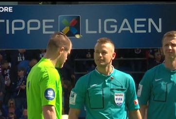 VIDEO: Trọng tài tung đồng xu trúng đầu cầu thủ ở Nauy