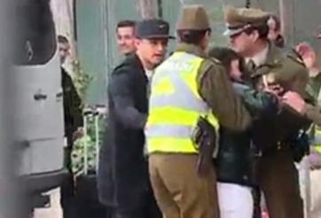 VIDEO: Hành động đẹp của Sanchez với fan nữ ở quê nhà Chile