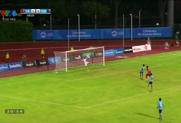 Video SEA Games 28: Tình huống cứu thua xuất thần của thủ môn U23 Lào