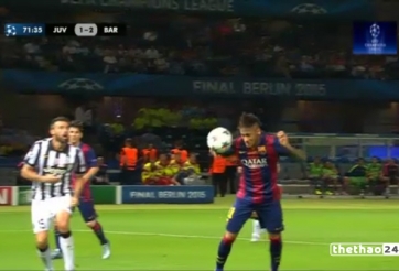 VIDEO: Tình huống dùng tay ghi bàn của Neymar