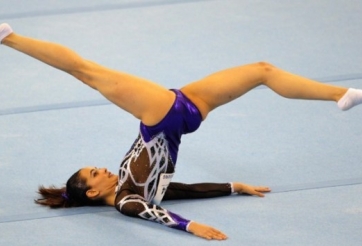 Video SEA Games 28: Nữ VĐV TDDC bị chê tơi tả vì 'khoe thân' quá đà