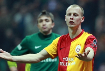 Thêm một trung vệ lọt vào tầm ngắm của Man Utd