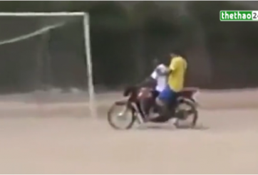 VIDEO: Thủ môn lên tham gia tấn công và chạy về phòng ngự siêu dị