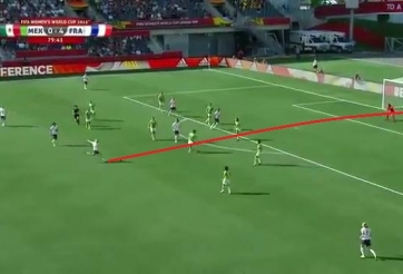 VIDEO: Henry nữ của tuyển Pháp lập siêu phẩm sút xa từ 30m