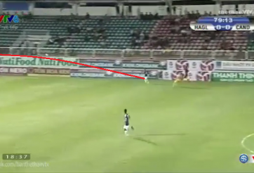 VIDEO: Hậu vệ HAGL suýt lập siêu phẩm phản lưới nhà ở Cúp QG