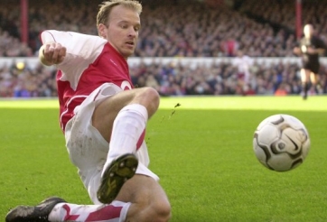 VIDEO: Khả năng săn bàn siêu hạng của huyền thoại Dennis Bergkamp