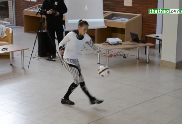 VIDEO: Hot girl vừa nhảy dây vừa tâng bóng cùng lúc