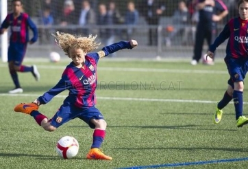 VIDEO: Xavi mới của Barca đã xuất hiện