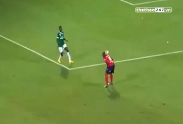 VIDEO: 3 kỹ năng khống chế bóng khiến Ronaldinho cũng phải nể