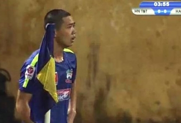 Công Phượng lạ lẫm với kiểu tóc mới