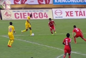 Quang Tình sút 11m kiểu panenka, SLNA vẫn thua Bình Dương