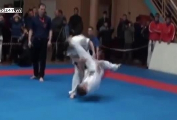 VIDEO: Cú đá khó tin hạ knock out đối phương sau 20s của võ sỹ taekwondo