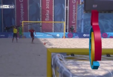 VIDEO: Cầu thủ phải trả giá đắt vì 'lỡ tay' tát đối phương