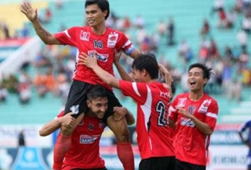 VIDEO: Cú hattrick ấn tượng của Phan Văn Tài Em ở tuổi 33