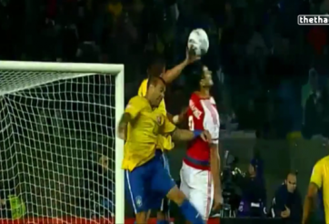 VIDEO: Tình huống chơi bóng bằng tay khiến Thiago Silva trở thành tội đồ của Brazil