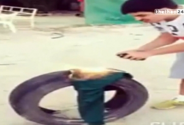 VIDEO: Petr Cech bị fan đốt áo sau khi gia nhập Arsenal