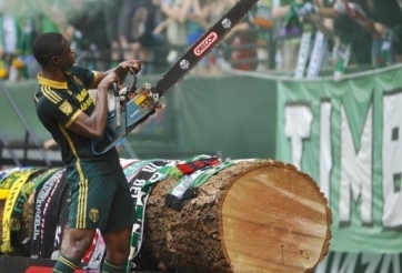 VIDEO: Cầu thủ ăn mừng bàn thắng bằng... cưa máy ở giải MLS