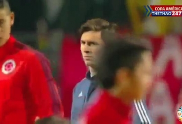 VIDEO: Ánh mắt hình viên đạn của Messi dành cho James Rodriguez